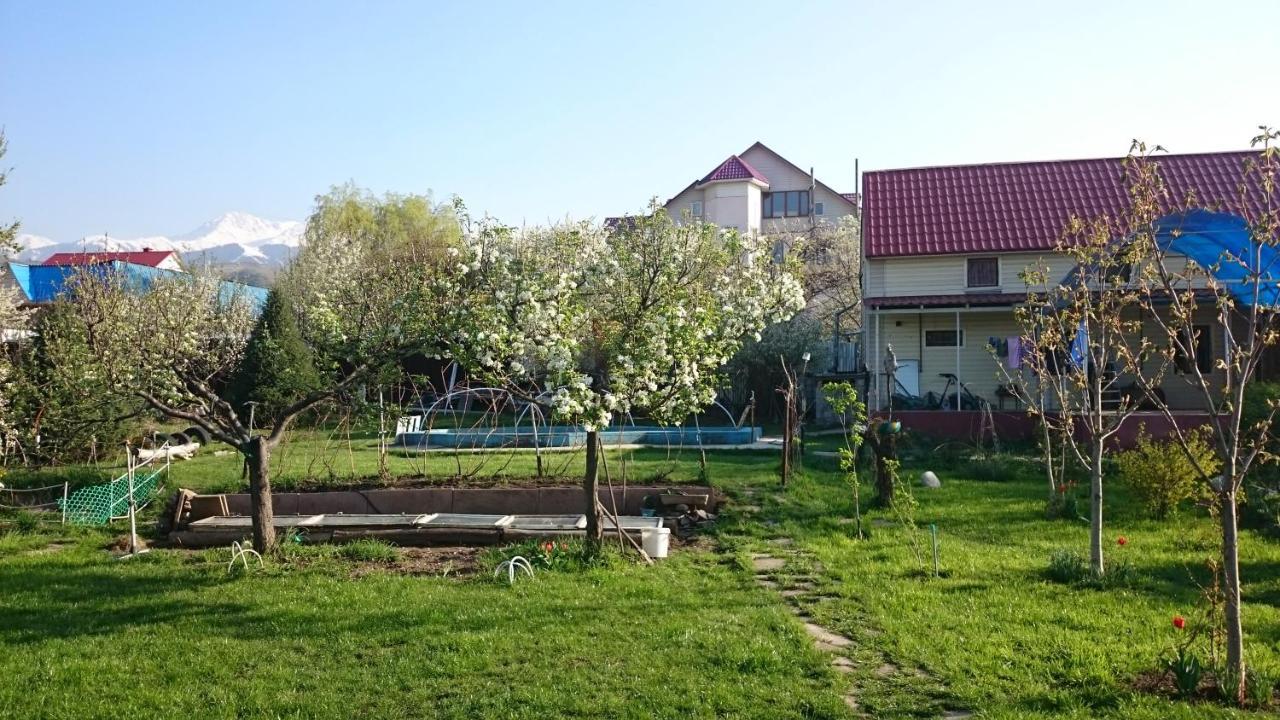Garden House Bed & Breakfast Almatî Exterior foto